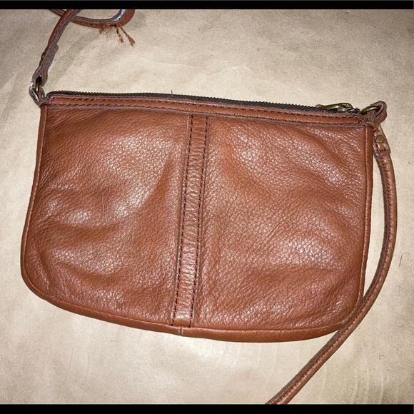 Clearance 🛍 Small brown fossil crossbody. - Picture 2 of 7